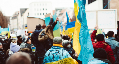 Kyiv sotto attacco: cinque morti e 29 feriti dopo la tregua